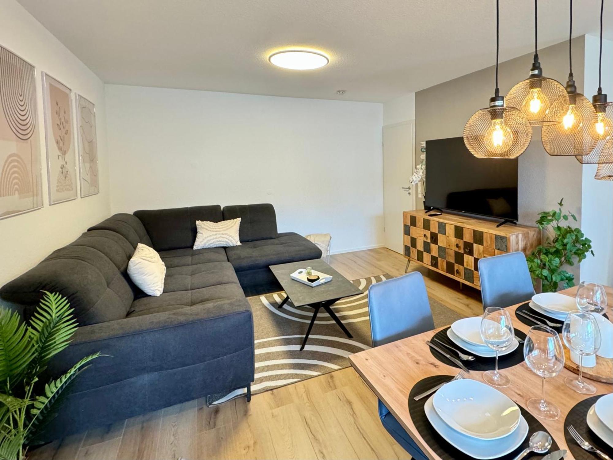 3 Zimmer Apartment, 90 Qm, Ruhig Und Zentrumsnah, Max 6 Pers, 15 Qm Balkon , Private Garage, Internet 1000 Mbit Sindelfingen Ngoại thất bức ảnh