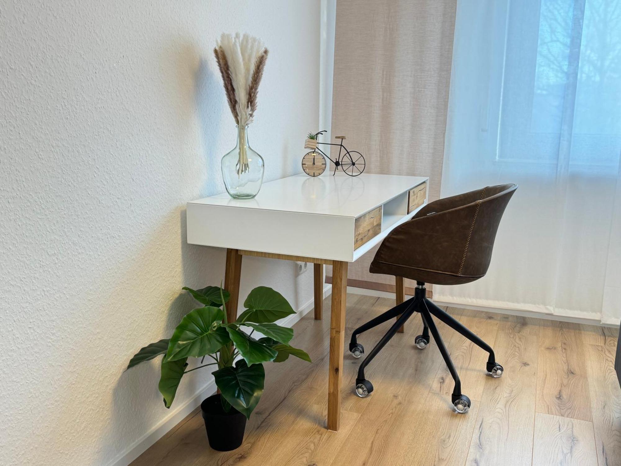3 Zimmer Apartment, 90 Qm, Ruhig Und Zentrumsnah, Max 6 Pers, 15 Qm Balkon , Private Garage, Internet 1000 Mbit Sindelfingen Ngoại thất bức ảnh