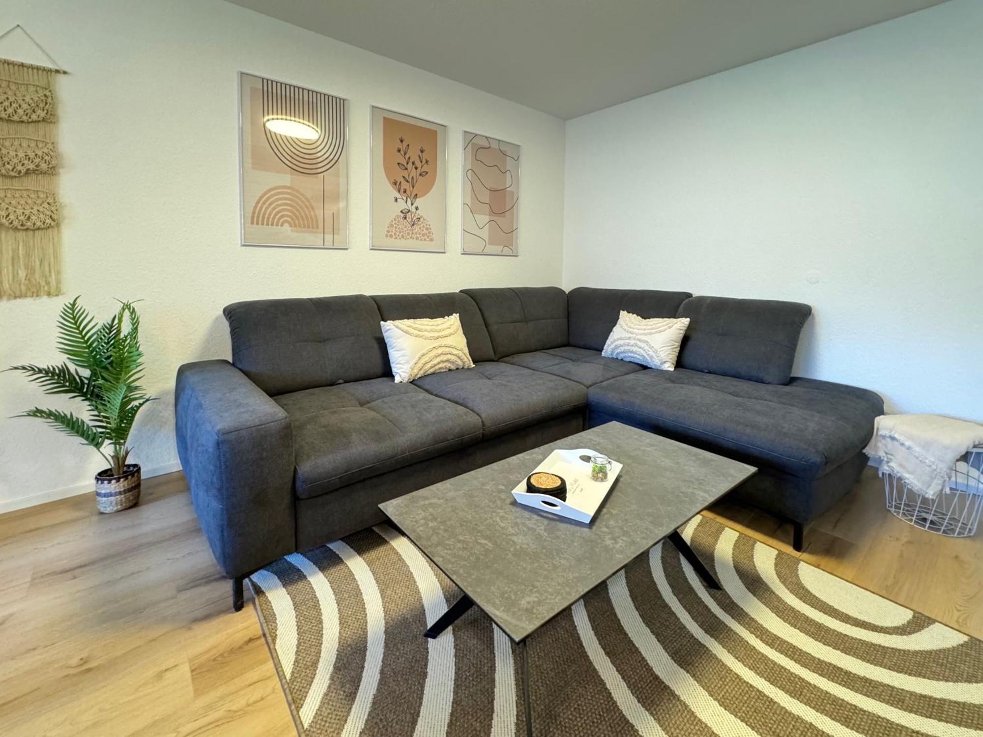 3 Zimmer Apartment, 90 Qm, Ruhig Und Zentrumsnah, Max 6 Pers, 15 Qm Balkon , Private Garage, Internet 1000 Mbit Sindelfingen Ngoại thất bức ảnh